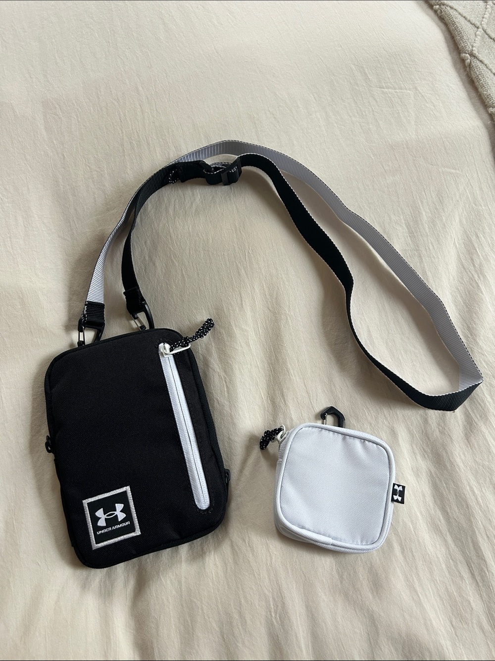 NWOT Under Armour Bag and small pouch. Bag is 5” wide x 7” long. Adjustable